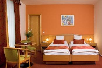 Standard, Twin Beds