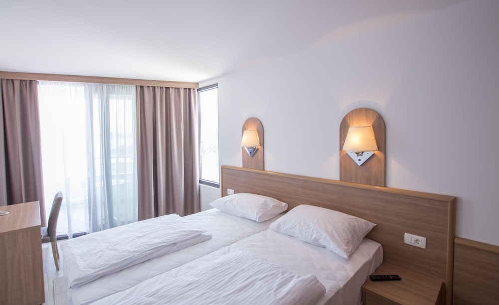 Villa Paradiso 2 16/37