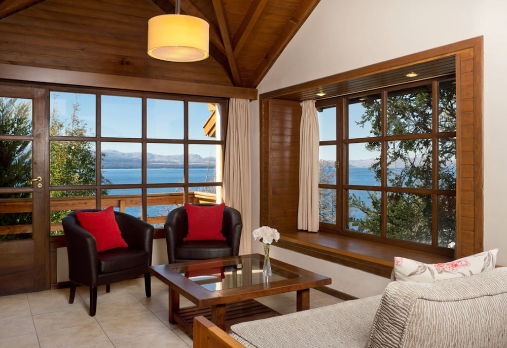 PAILAHUE LODGE & CABANAS 46/80