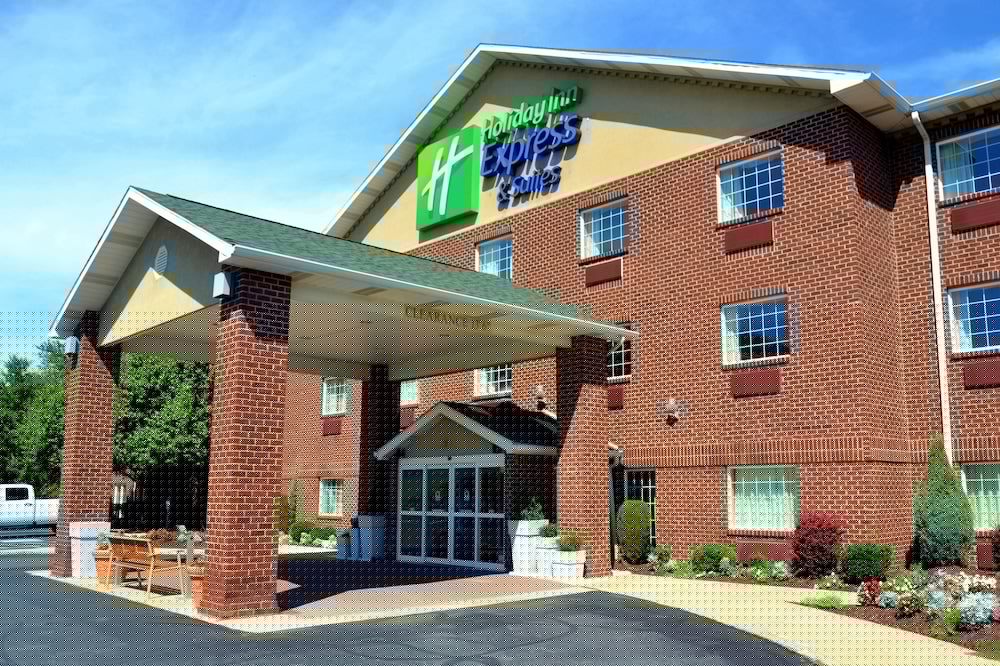 Holiday Inn Express Suites Center Township 2/78