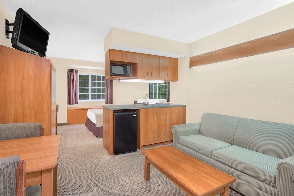 Microtel Inn & Suites By Wyndham Beckley East 25/37