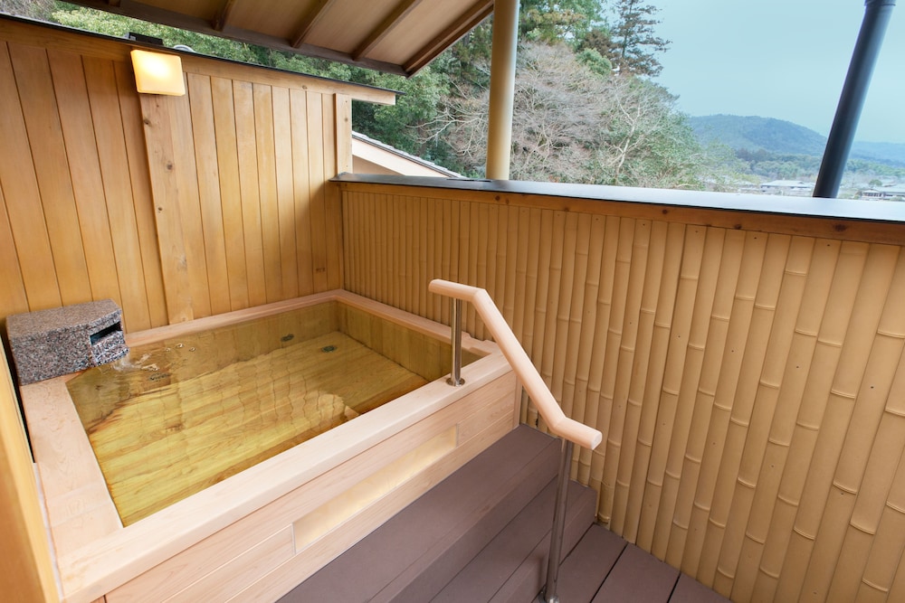 Arashiyama Onsen Saishikino Yado Hanaikada 5/15