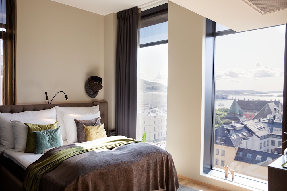 STANDARD, DOUBLE BED, CITY VIEW