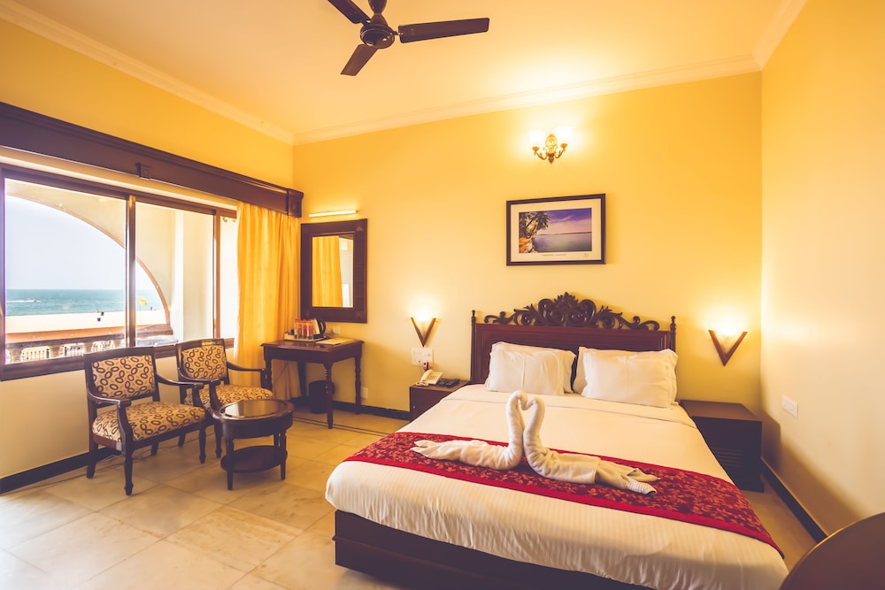 The Paradise Isle Beach Resort 2/23