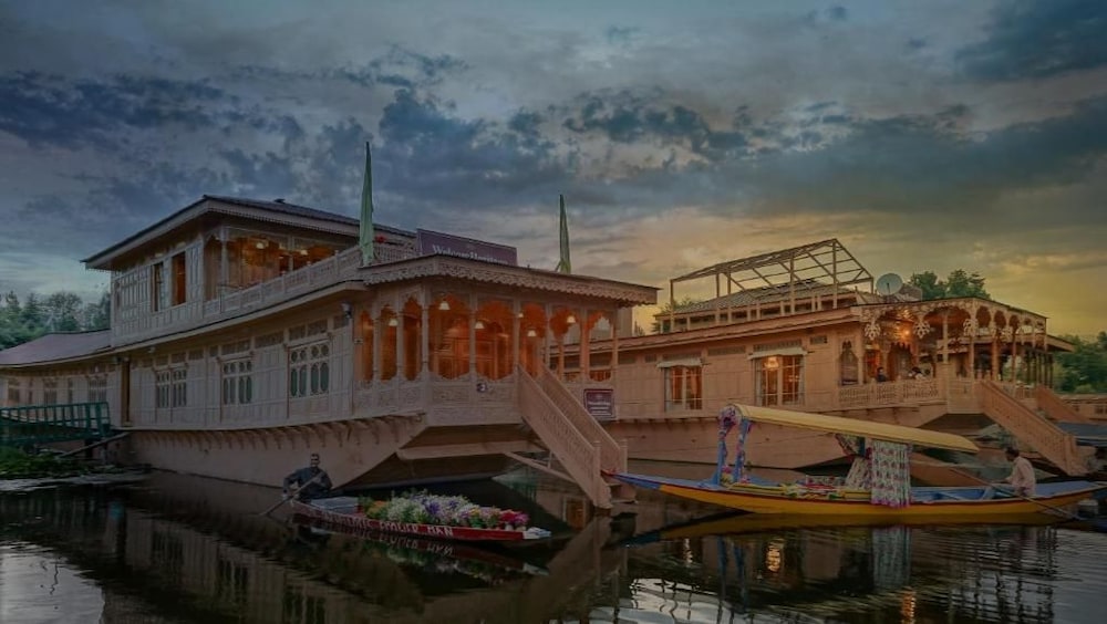 WelcomHeritage Gurkha Houseboats in SRINAGAR