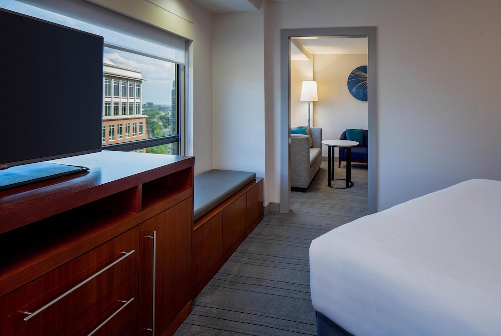 Hyatt Regency Crystal City 27/70