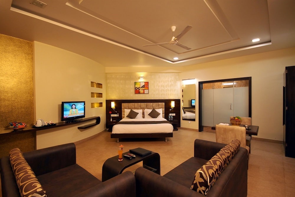 Aakar Lords Inn Saputara 30/40