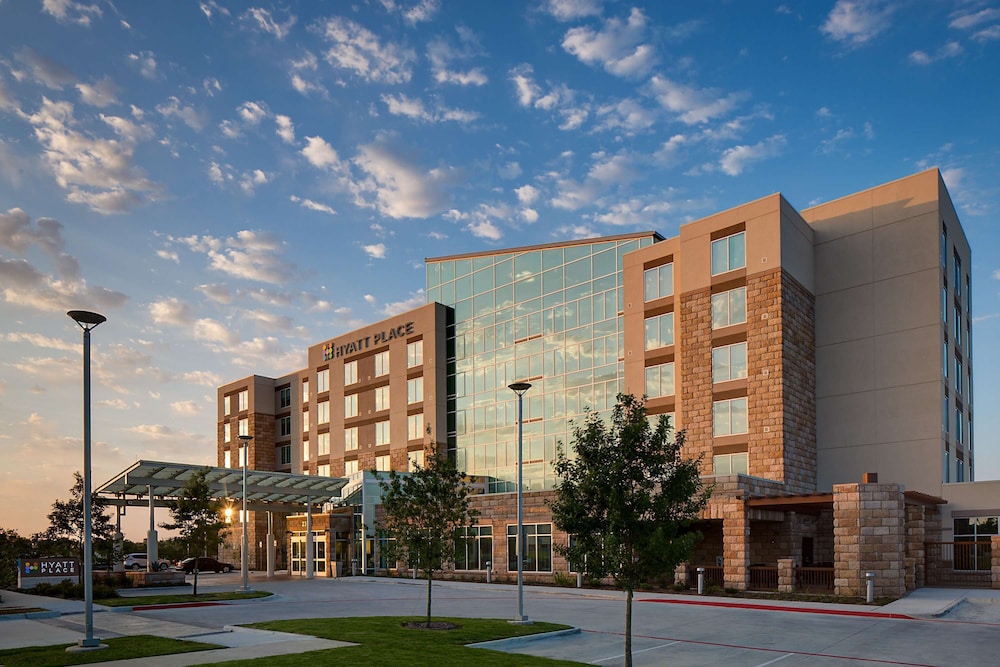 Hyatt Place DFW 61/63