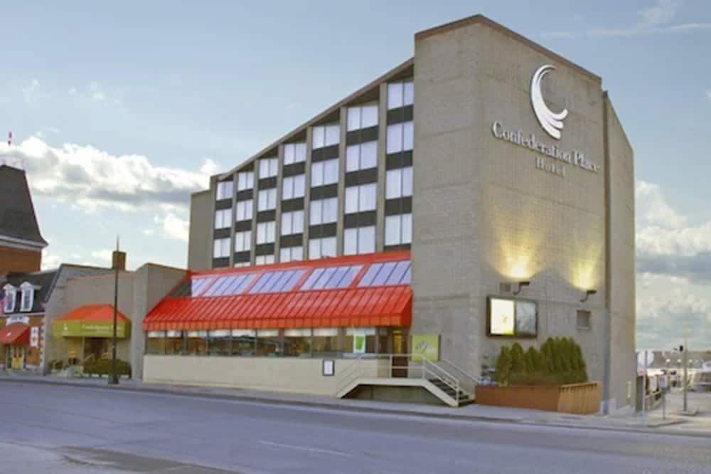 Confederation Place Hotel 3/68