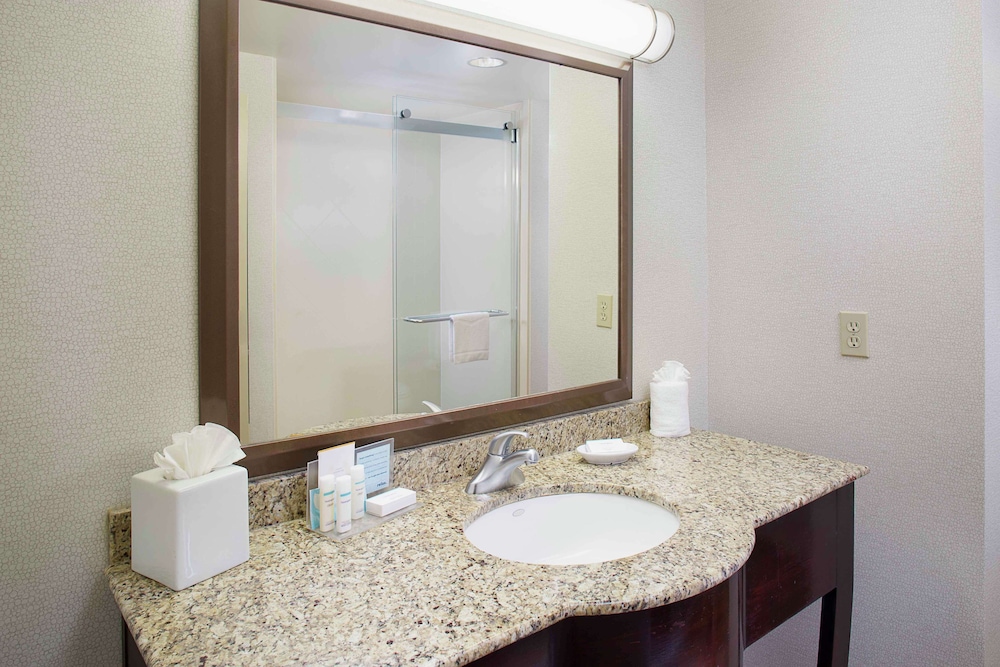 Hampton Inn Garden City Long Island, NY 10/32