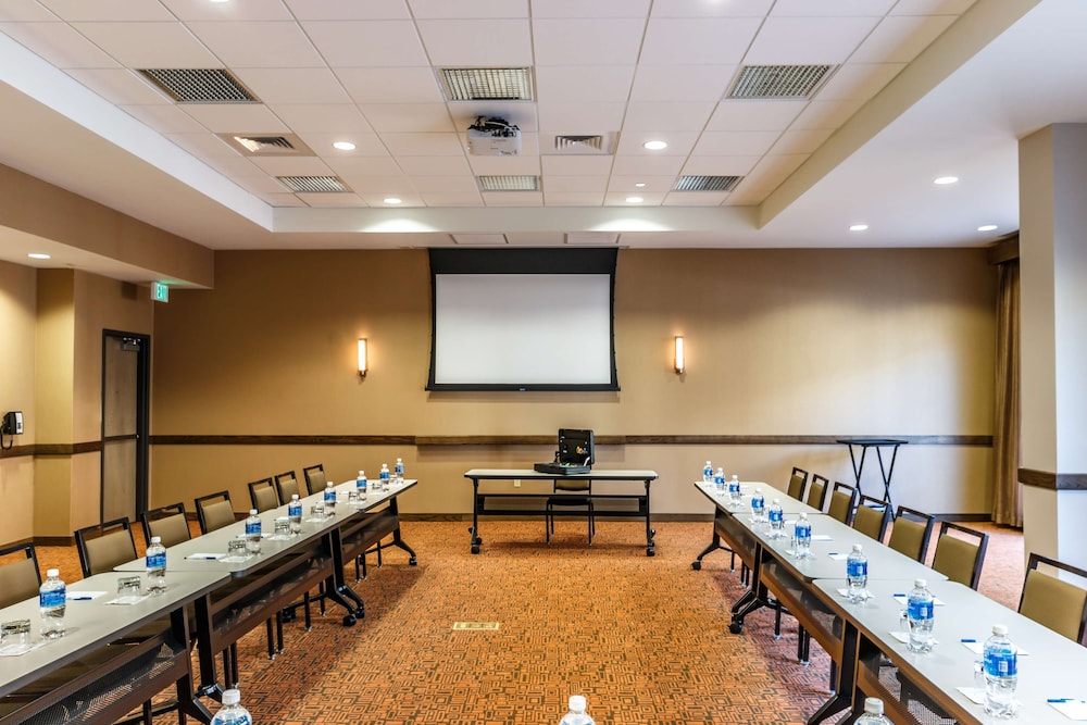 Hyatt House Denver Lakewood Belmar 32/42