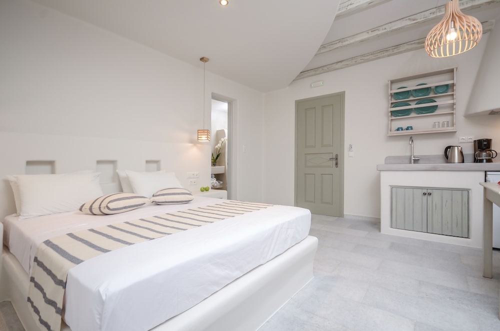 DELUXE, DOUBLE BED