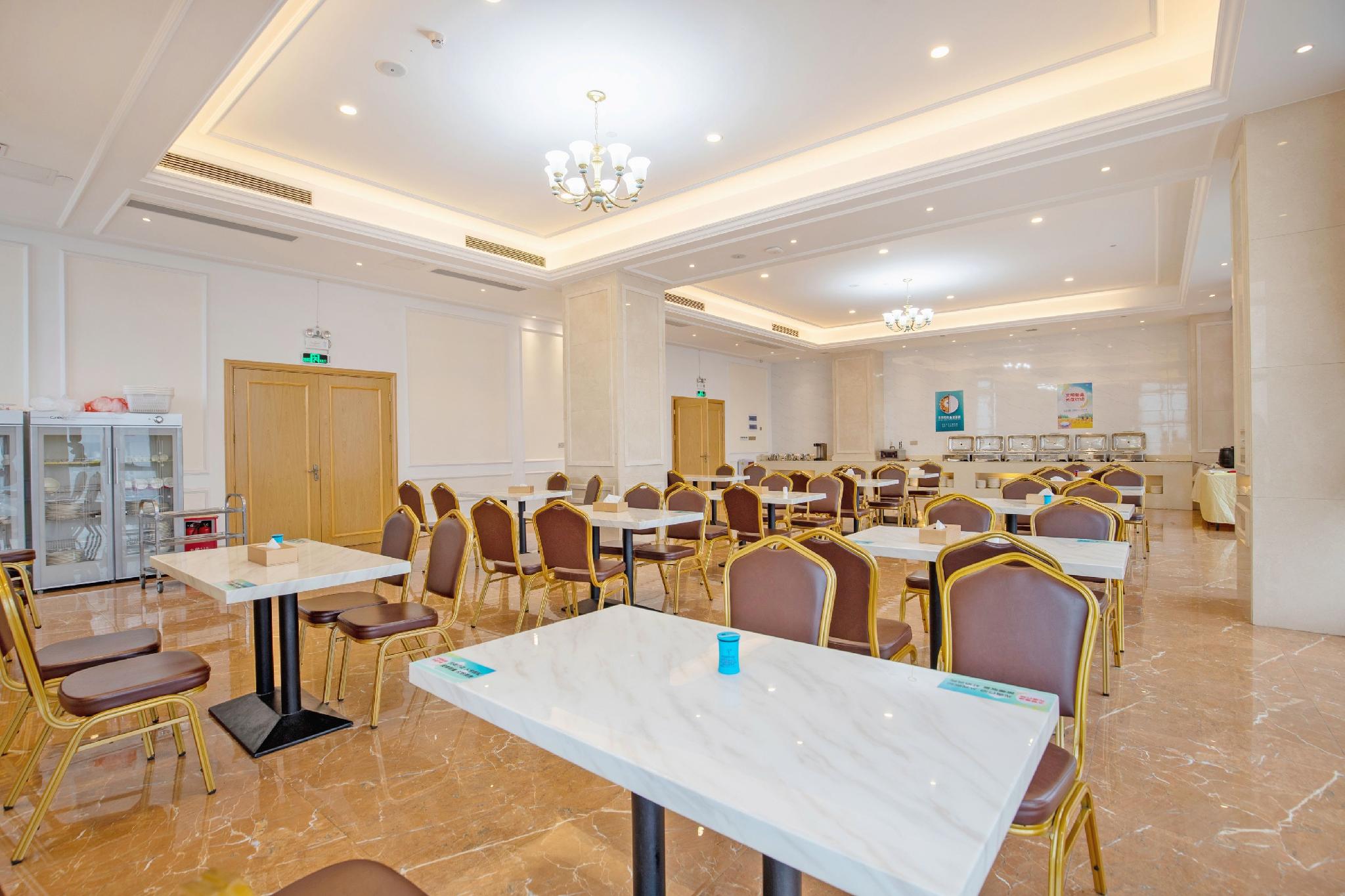 Vienna International Hotel (Zhuhai Tangjiawan University Town) 32/35