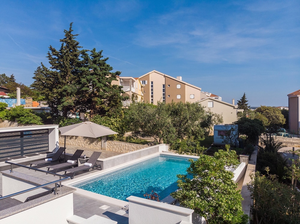 Summer Breeze Apartments 37/45