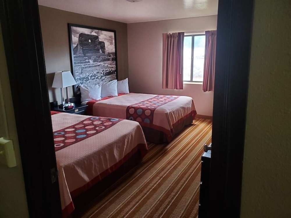Super 8 by Wyndham Taos 12/33