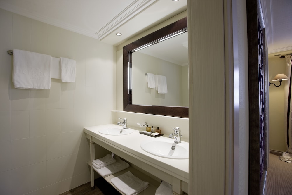 HOTEL BERGHOF 23/79