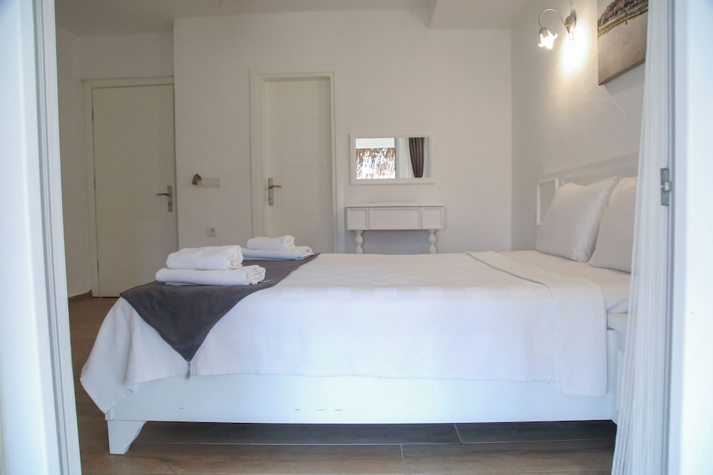 Alacati Londia Hotel 9/27