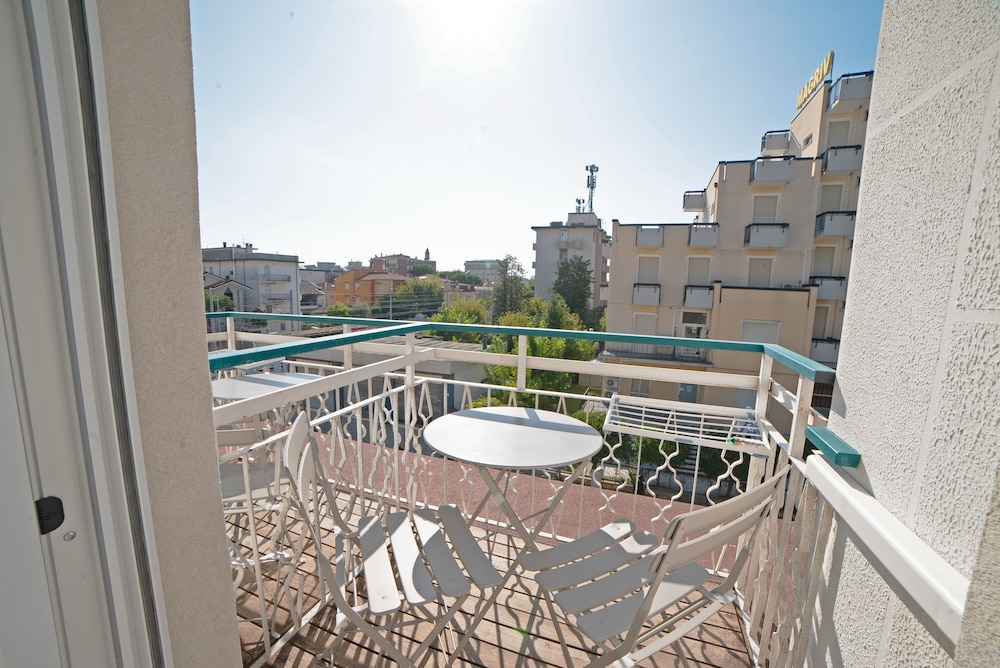 Hotel Mara 68/75