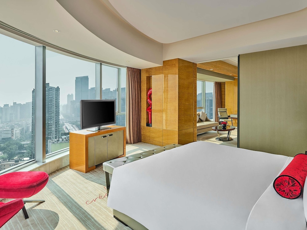 ARTIST, SUITE