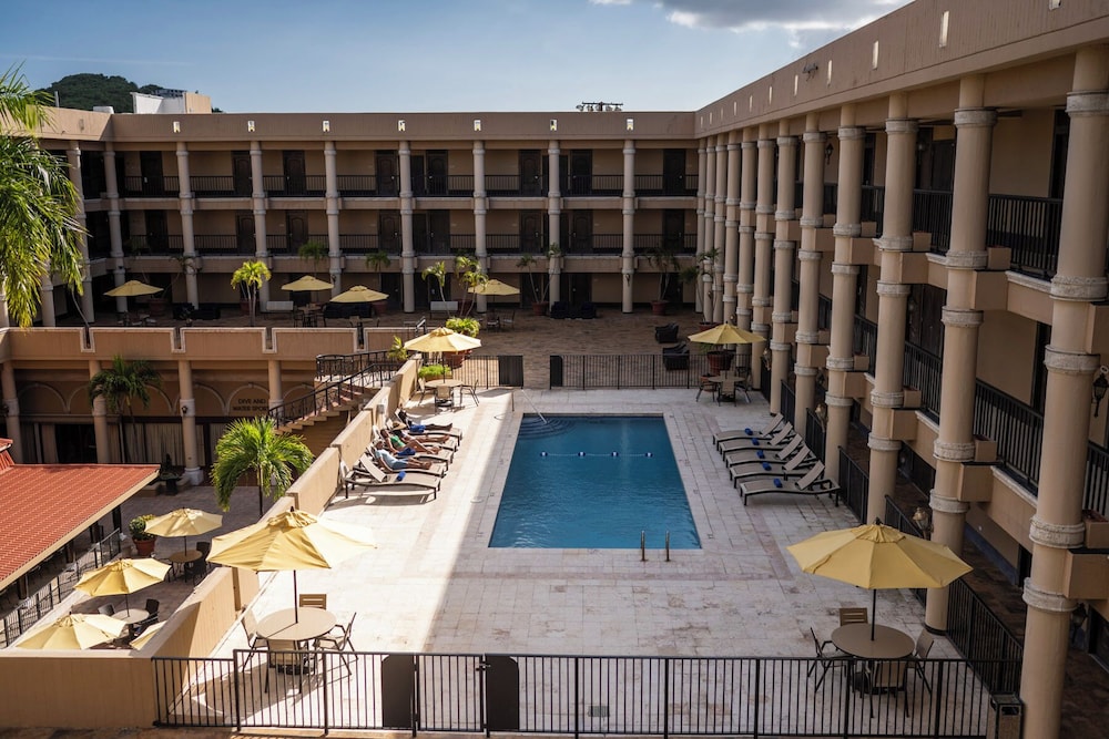 Windward Passage Hotel USVI 60/65