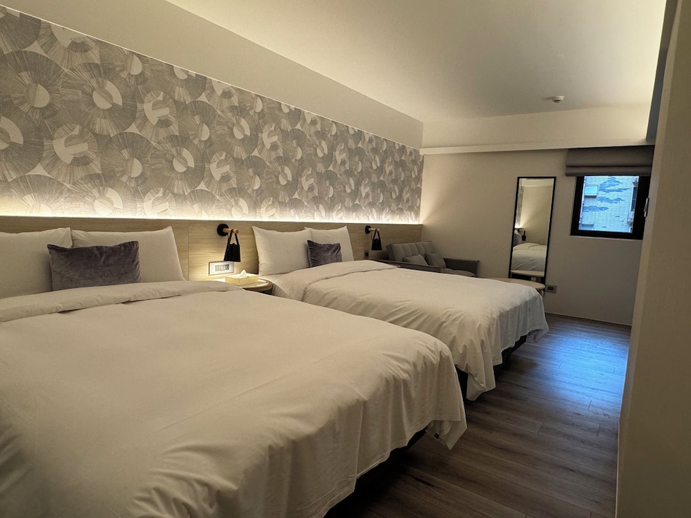 DELUXE, 2 DOUBLE BEDS