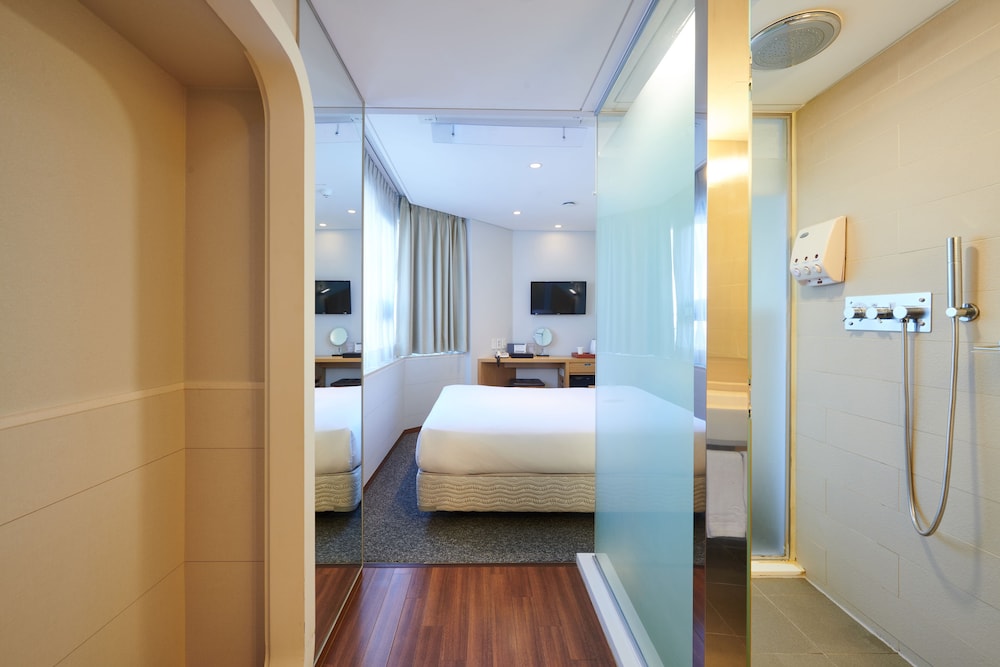 Nine Tree by Parnas Seoul Myeongdong 1 30/65