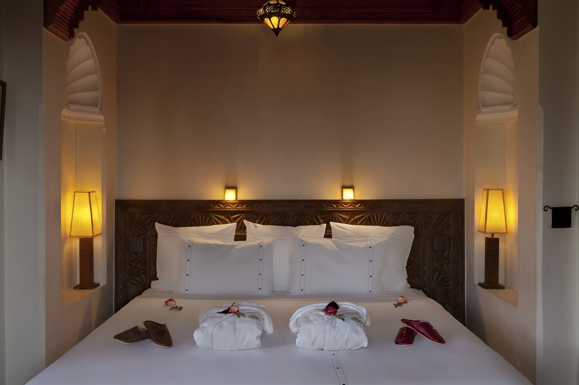 ROOM, DOUBLE BED
