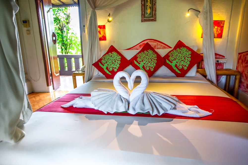 DELUXE, DOUBLE BED