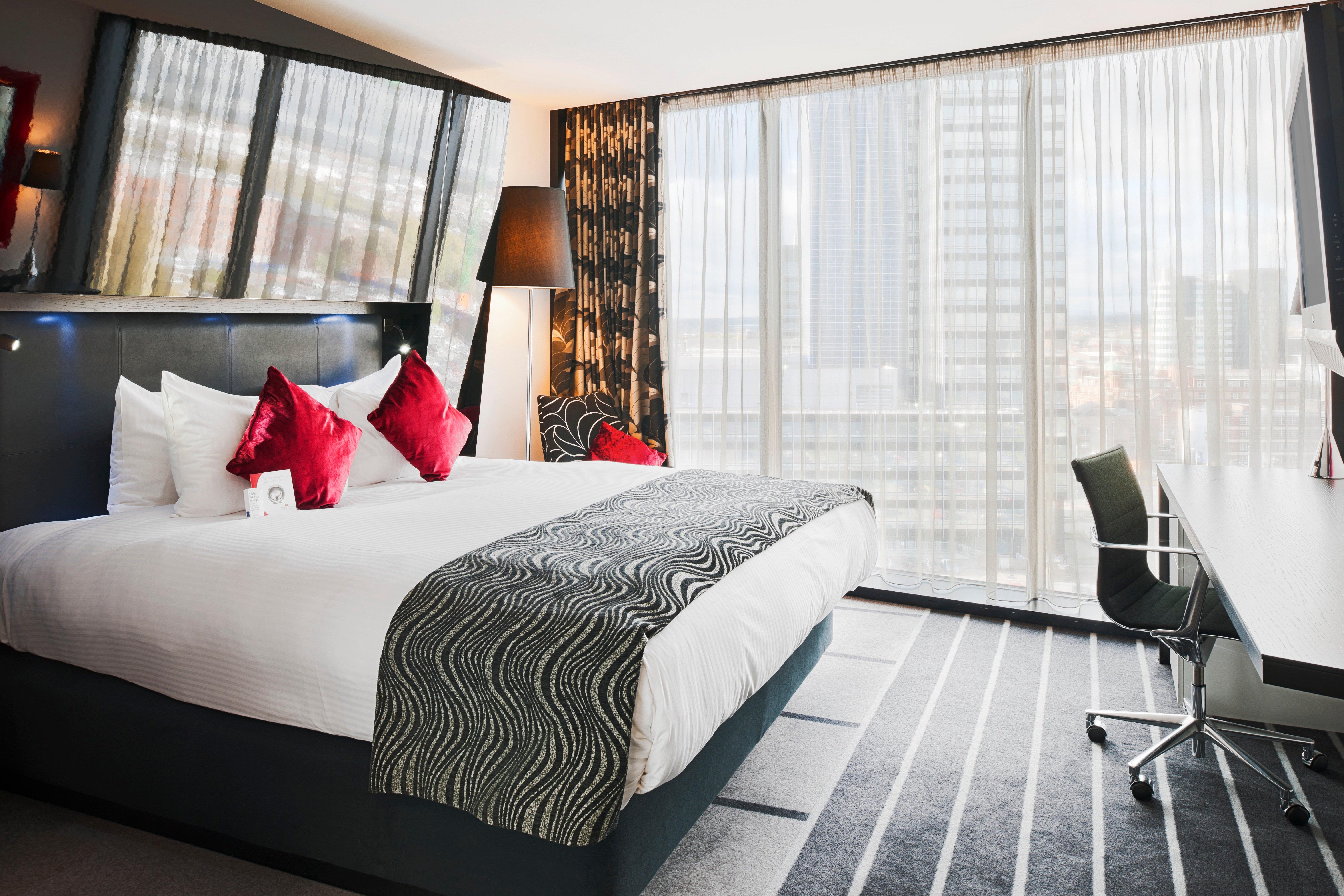 Standard, King Bed, Club Floor