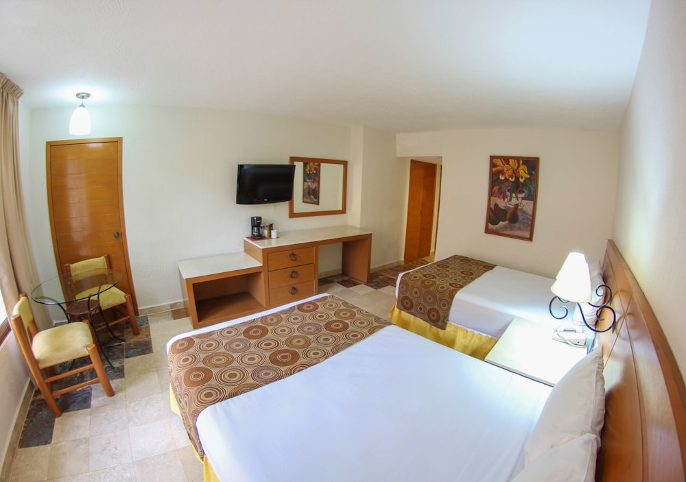 Plaza Pelicanos Club Beach Resort 10/50