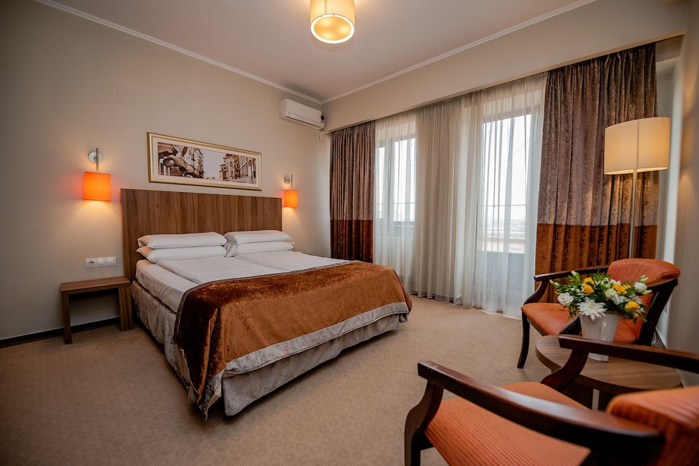 Ambasador Hotel 14/76