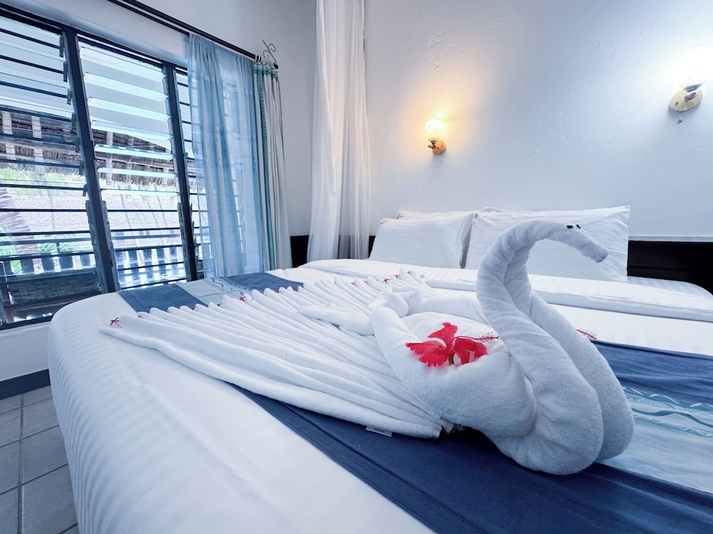 Milele Beach Hotel 8/50