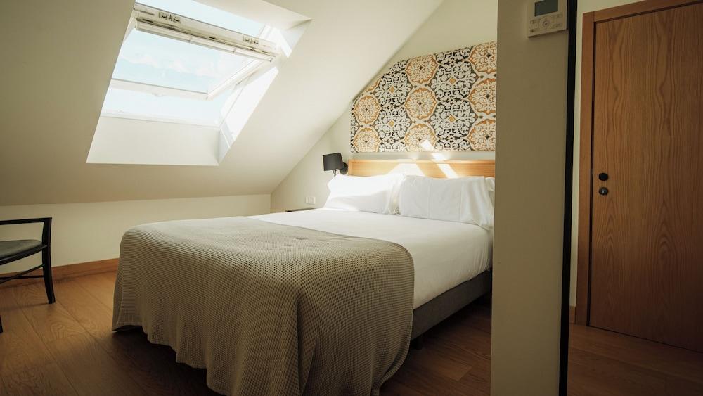 Economy, Double or Twin Bed, Attic