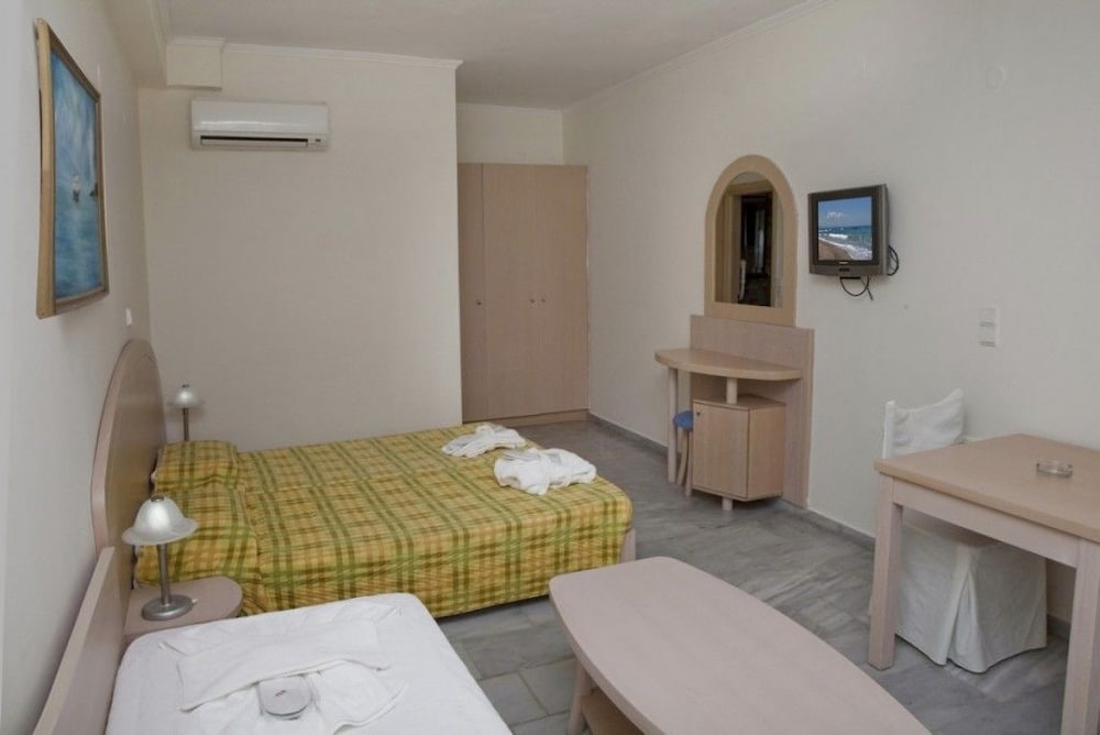 Jo-An Beach Hotel 90/93