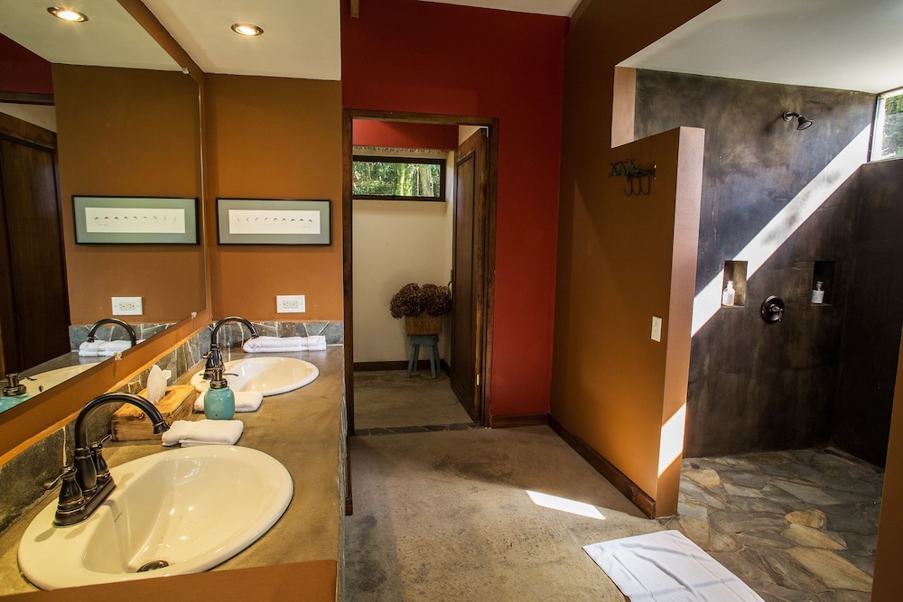Suite, King Bed, Forest View
