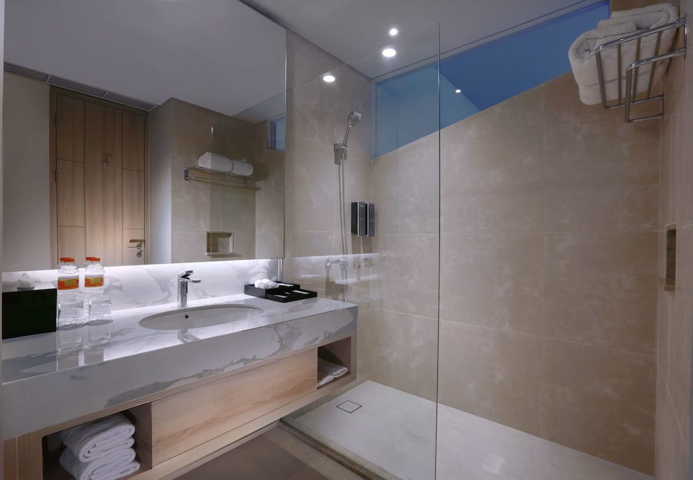 Harper Cikarang by ASTON 40/42