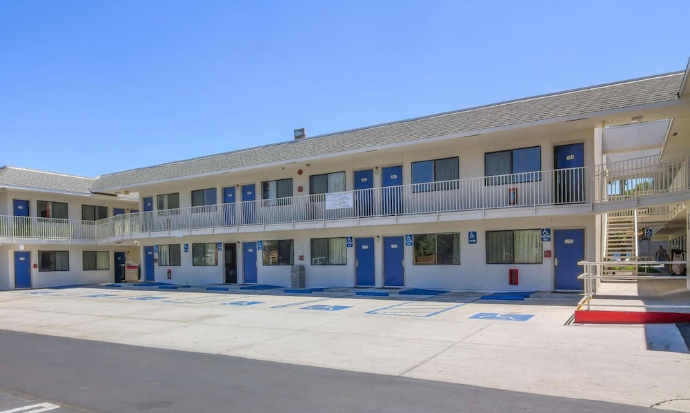 Vagabond Inn Sylmar (Ex Motel 6 Los Angeles) 4/13