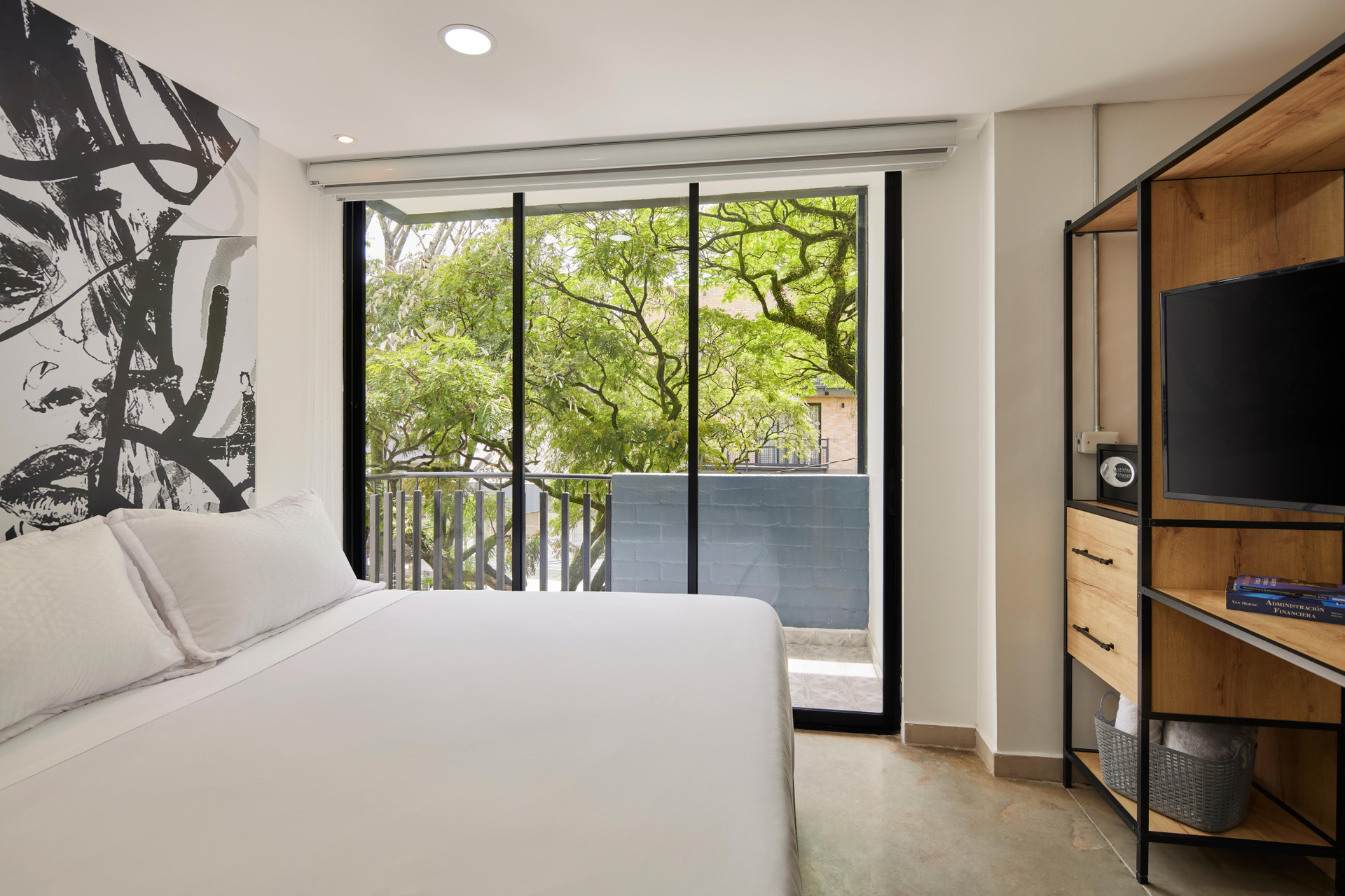 Executive, Suite, Street View