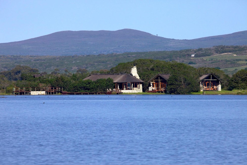 MOSAIC Lagoon Lodge 38/50