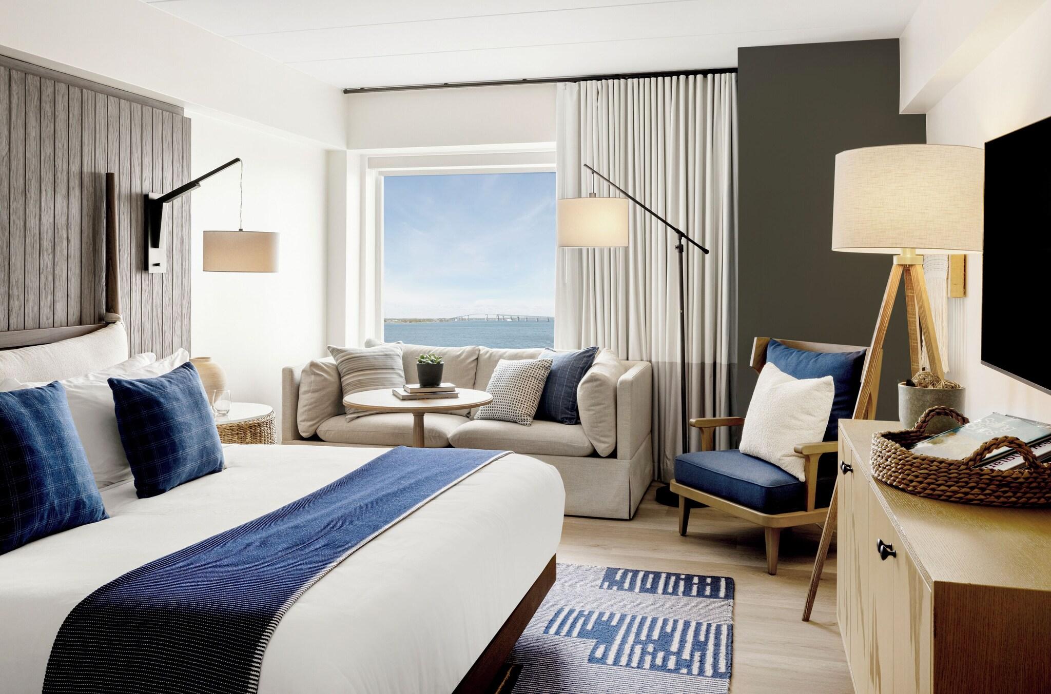 Bi Level, Suite, Balcony