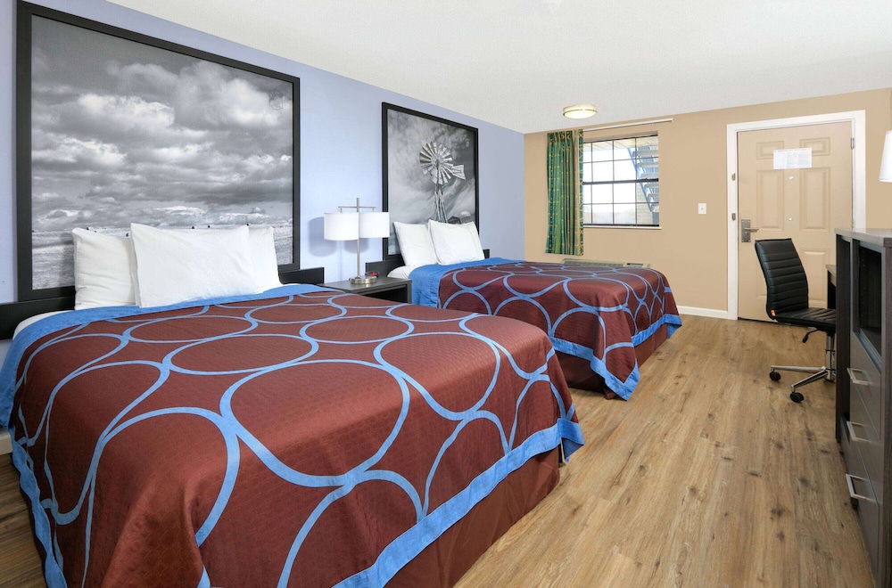 Super 8 by Wyndham Victoria TX 8/20