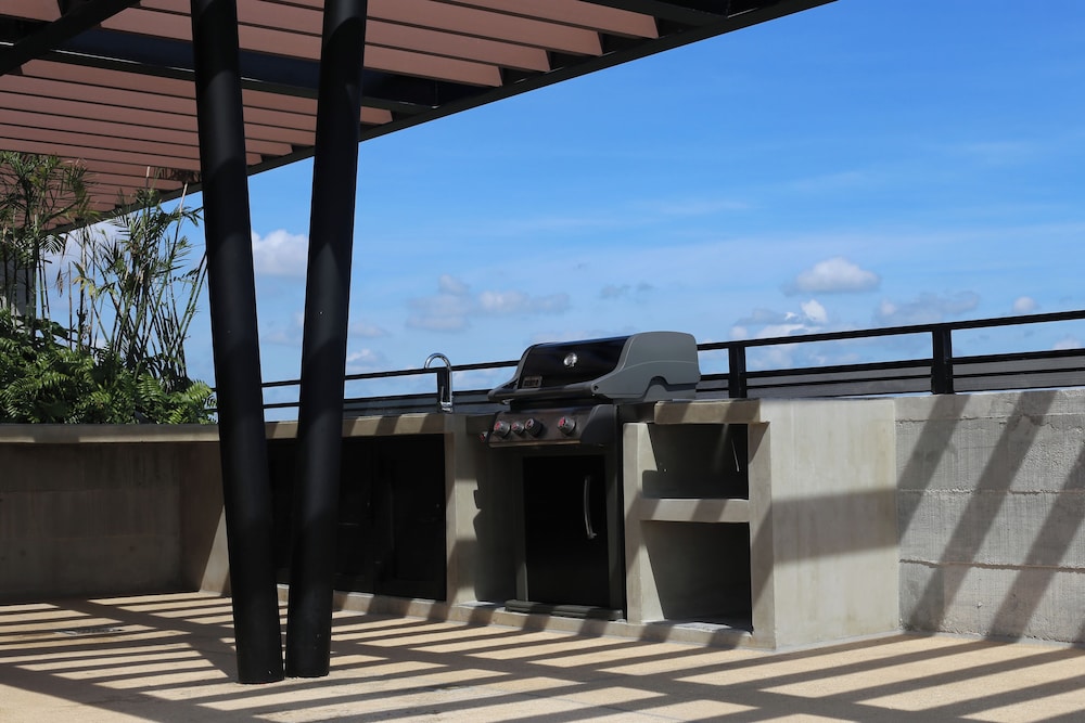 EVERGLADES SUITES 24/50