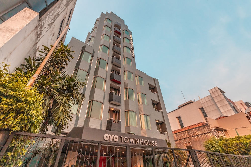 OYO Townhouse 2 Hotel Gunung Sahari 3/67