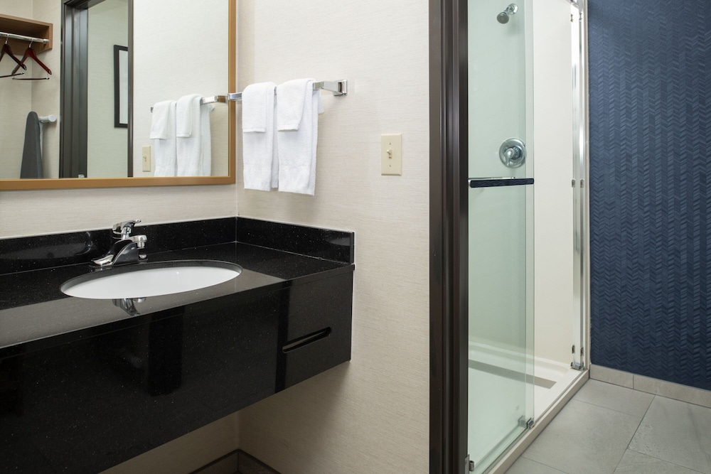 Fairfield Inn & Suites By Marriott Portland Airport 46/49