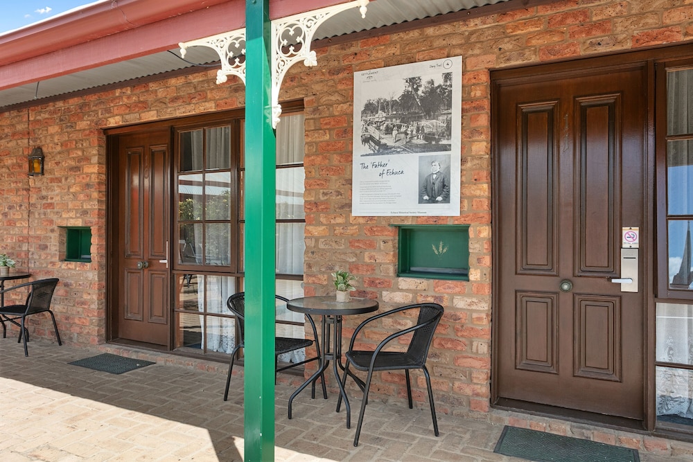 The Settlement Historic Hotel 27/32