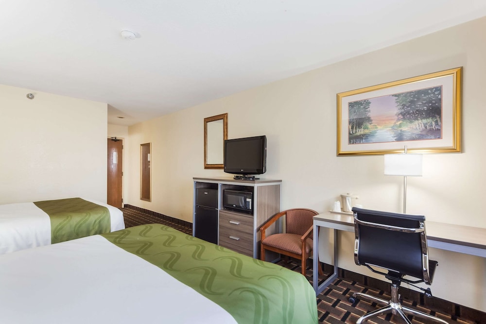 Quality Inn Lincoln Cornhusker 12/30