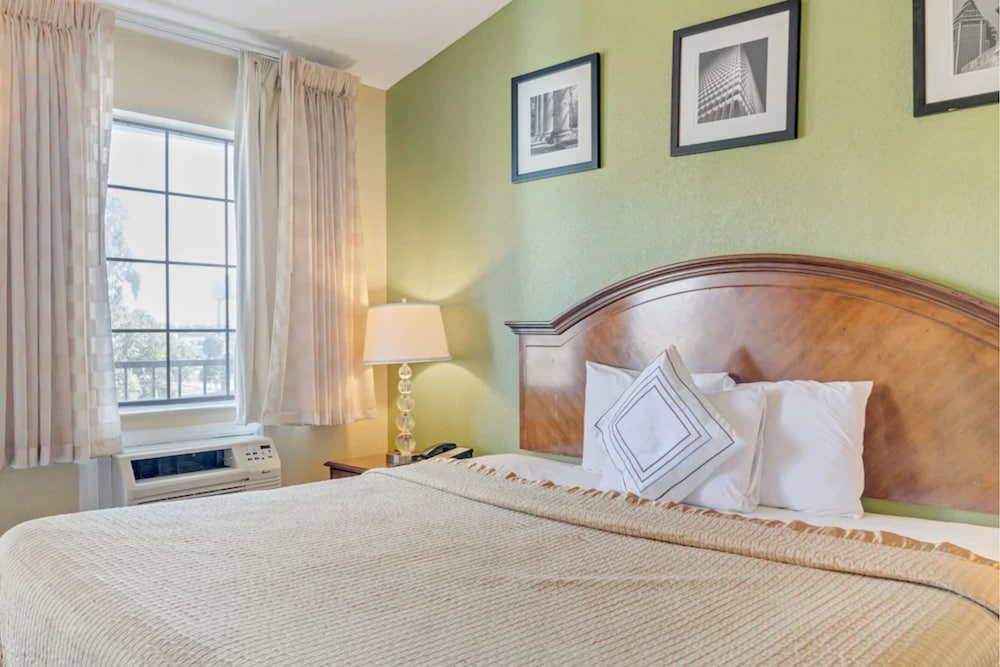 Savannah Garden Hotel 8/41