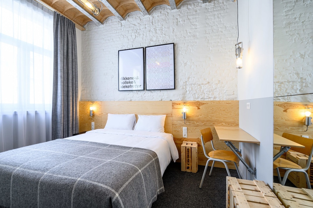 Hotel A La Grande Cloche 24/58