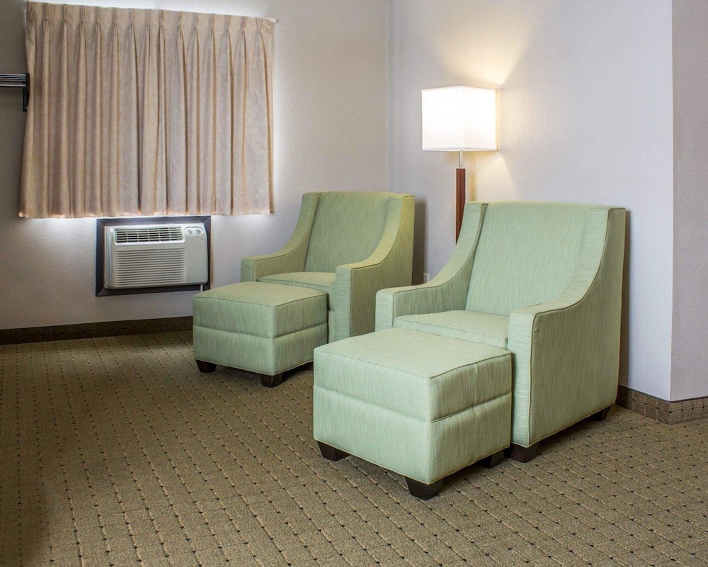 Econo Lodge Ames 12/21