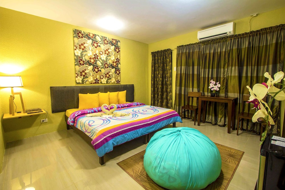 غرفة بسرير مزدوج بإطلالة على الجبل، Alta Bohol Garden Resort 4/8